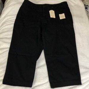 ST JOHNS BAY Women’s Black Capris Pants Secretly Slender Size 12 NWT Mid-Rise